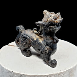 Rzeźba Smoka w Czarnym Jadeicie 84x70x31 mm