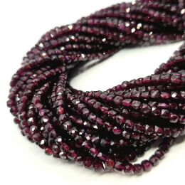 Granat Rodolit Kostka 4 mm  Sznur 40cm